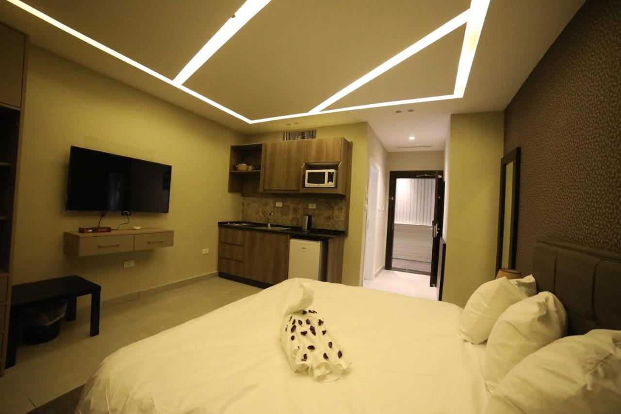 فندق صحارى الخليج Sahara Gulf Hotel Apartments อัมมาน ภายนอก รูปภาพ